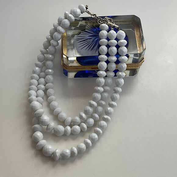 Sugarfix Necklace 3-Strand White Beaded Statement 60s Style Baubles VTG Look. - Picture 4 of 6